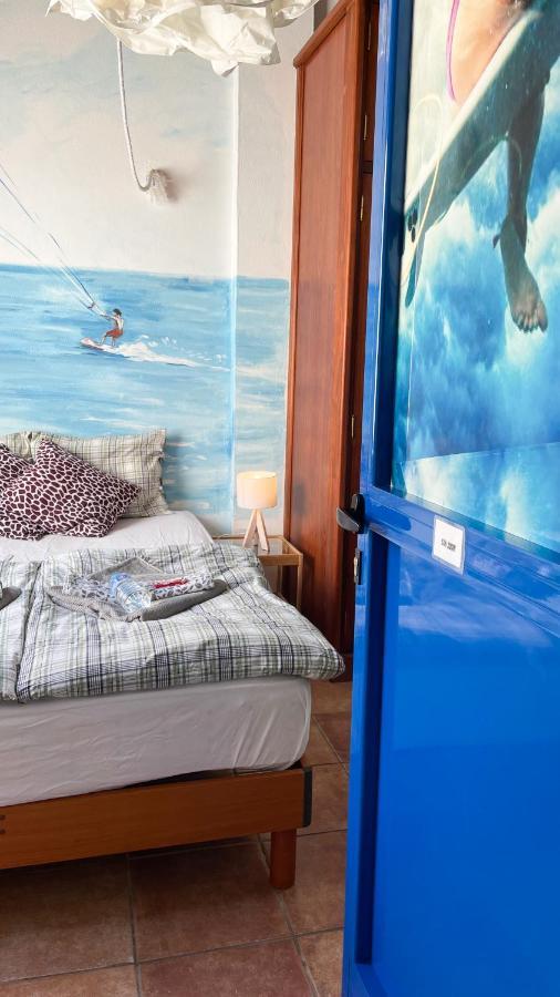 Red Star Surf & Yoga Camp Lanzarote Hostel Famara Exterior photo
